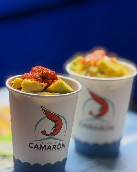 Vasos de la casa con ceviche, segundo ángulo