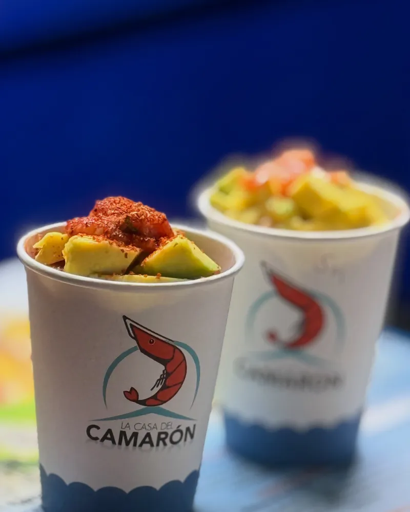 Vasos de la casa con ceviche, segundo ángulo